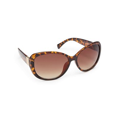 Light brown tortoise shell cat eye sunglasses
